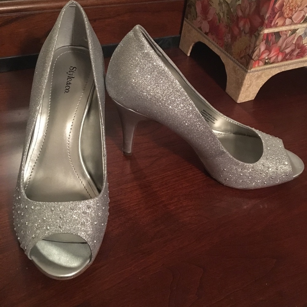 Shimmerysilver high heels for your fancy night out